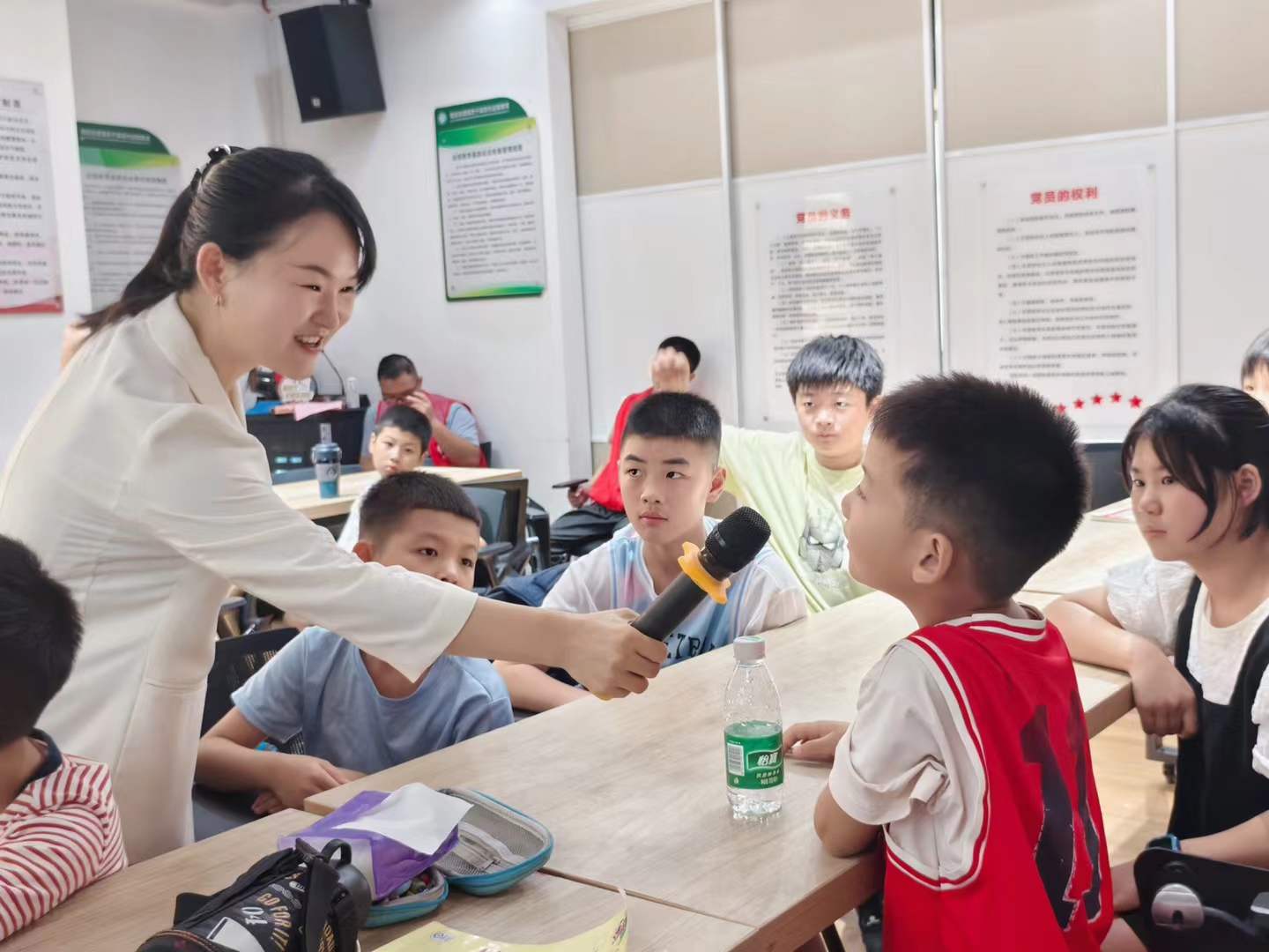 张娟律师主讲骆驼街道“小候鸟”暑期普法教育（图1）